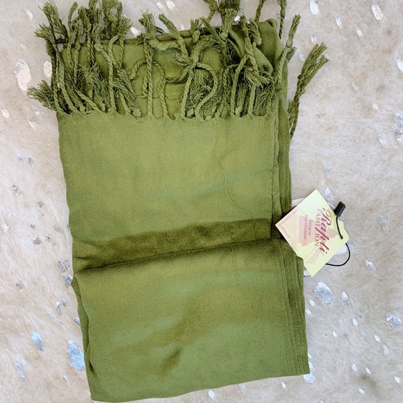 Rapti Accessories - Green Simple Scarf Rapti Accessories - Green Simple Scarf